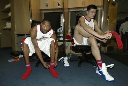 博主：内马尔膝伤手术将由曾效力海港的爱德华多医生主刀（博主称内马尔膝部手术将由前海港队医爱德华多主刀）