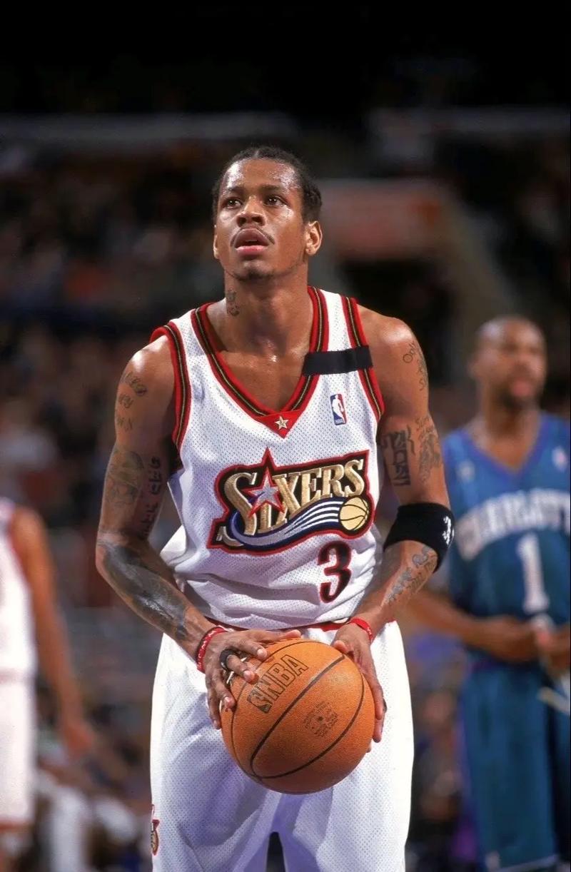 国足重建计划：明年初集结，放弃30岁+老将，蒋圣龙等人成核心（国足开启重塑：明年初集训，30岁以上老将退居二线，蒋圣龙领衔新核心）