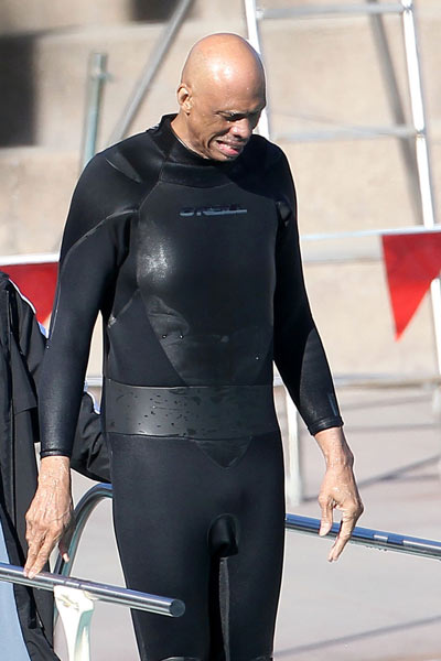 曼联中场组织力再次被质疑（曼联中场调度能力再遭质疑）