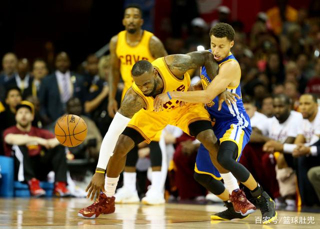 国脚连续两场关键进球（国脚两战连斩关键球）