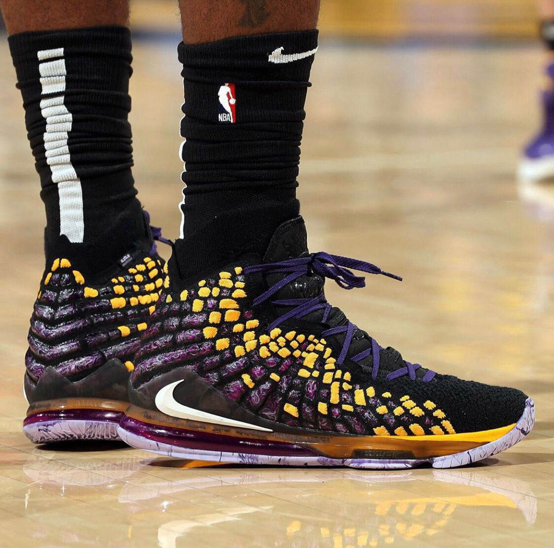 只等官宣，记者：利物浦中场莫顿已完成里昂的体检（利物浦中场莫顿完成里昂体检，官方宣布在即）