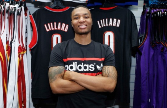 足球这项运动陪伴了我整个初高中，今天我十八岁了，...（从初高中到十八岁，足球一直在我身边…）